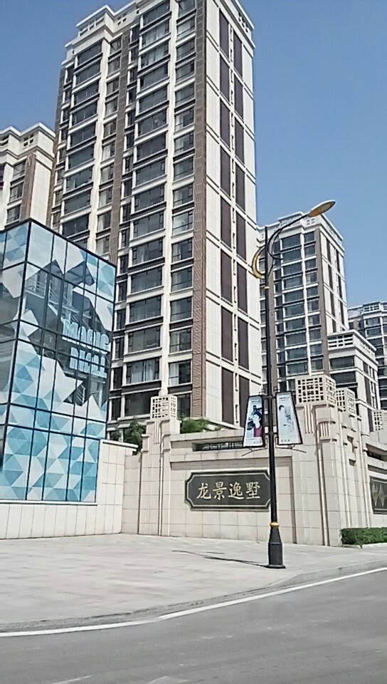 2018年5月4日臻觀園小區(qū)地下停車場(chǎng)防火卷簾門貨到工地