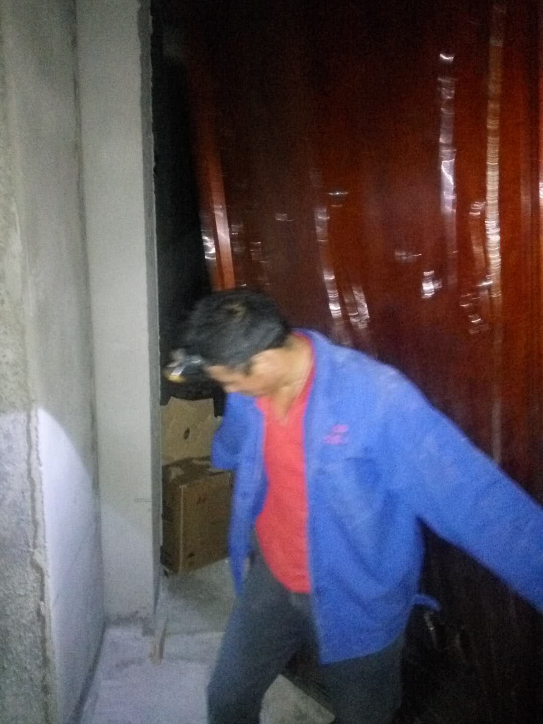 2018年5月8日晚上8點(diǎn)我們勤勞的工人師傅門還在加班干活